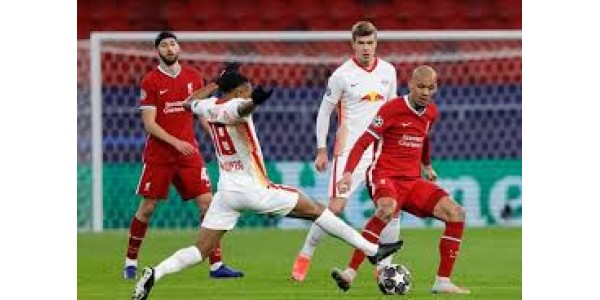 Obecnie 8 najlepszych Bundesligi, Ligue 1 i Premier League w Lidze Mistrzów UEFA zajmuje po jednym miejscu